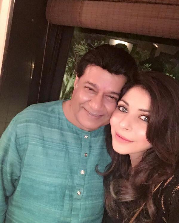 Kanika Kapoor With Anup Jalota

