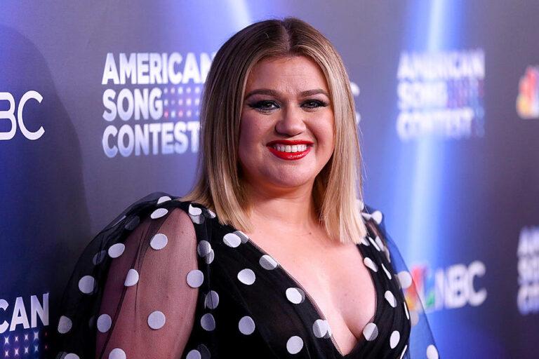 Kelly Clarkson Age, Height, Measurement, Bra Size, Bio, Wealth