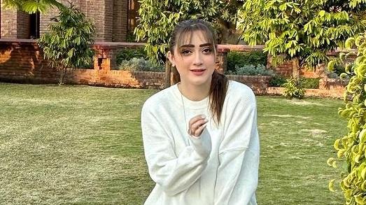 Momina Iqbal Age, Height, Measurement, Bio, Family, Wealth