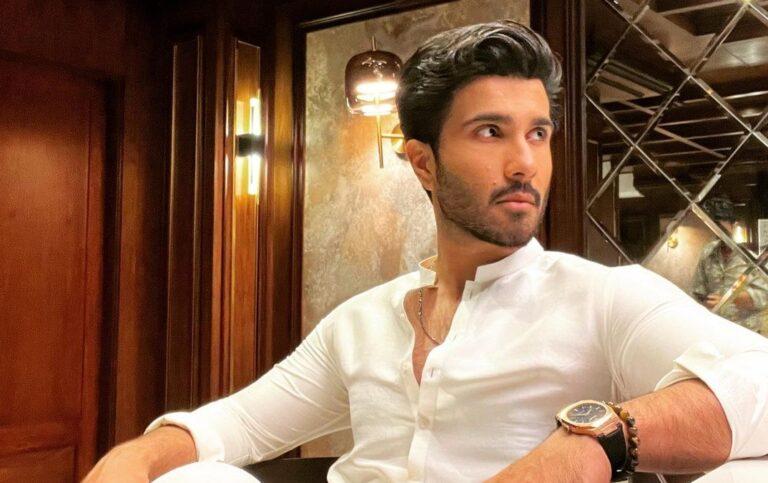 Feroze Khan Age, Height, Biography, Family, Wealth